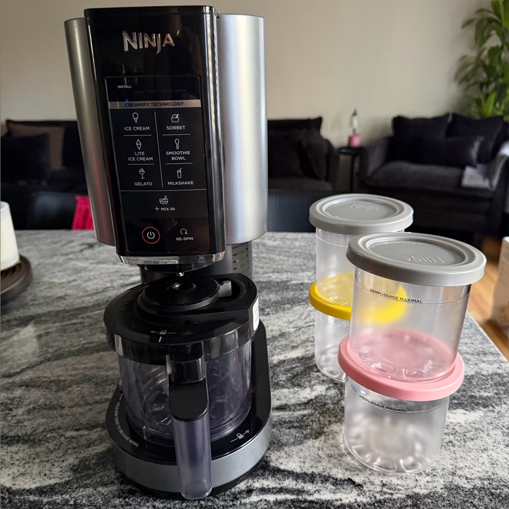 Ninja - CREAMi, Ice Cream Maker, 7 One-Touch Programs - Cloud Silver
Like NEW